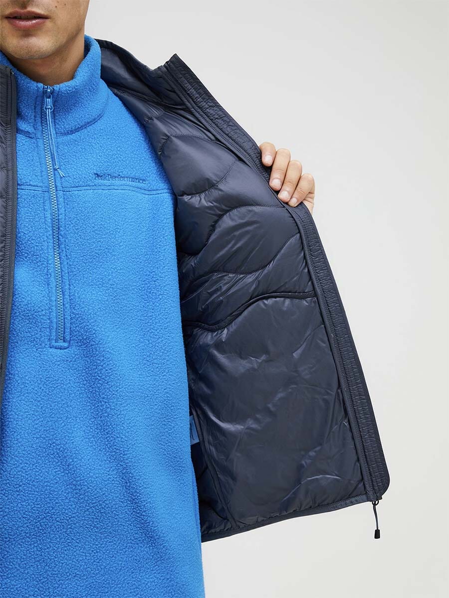 26 Peak Performance - Men's Helium Down Vest Unclassified Peak Performance