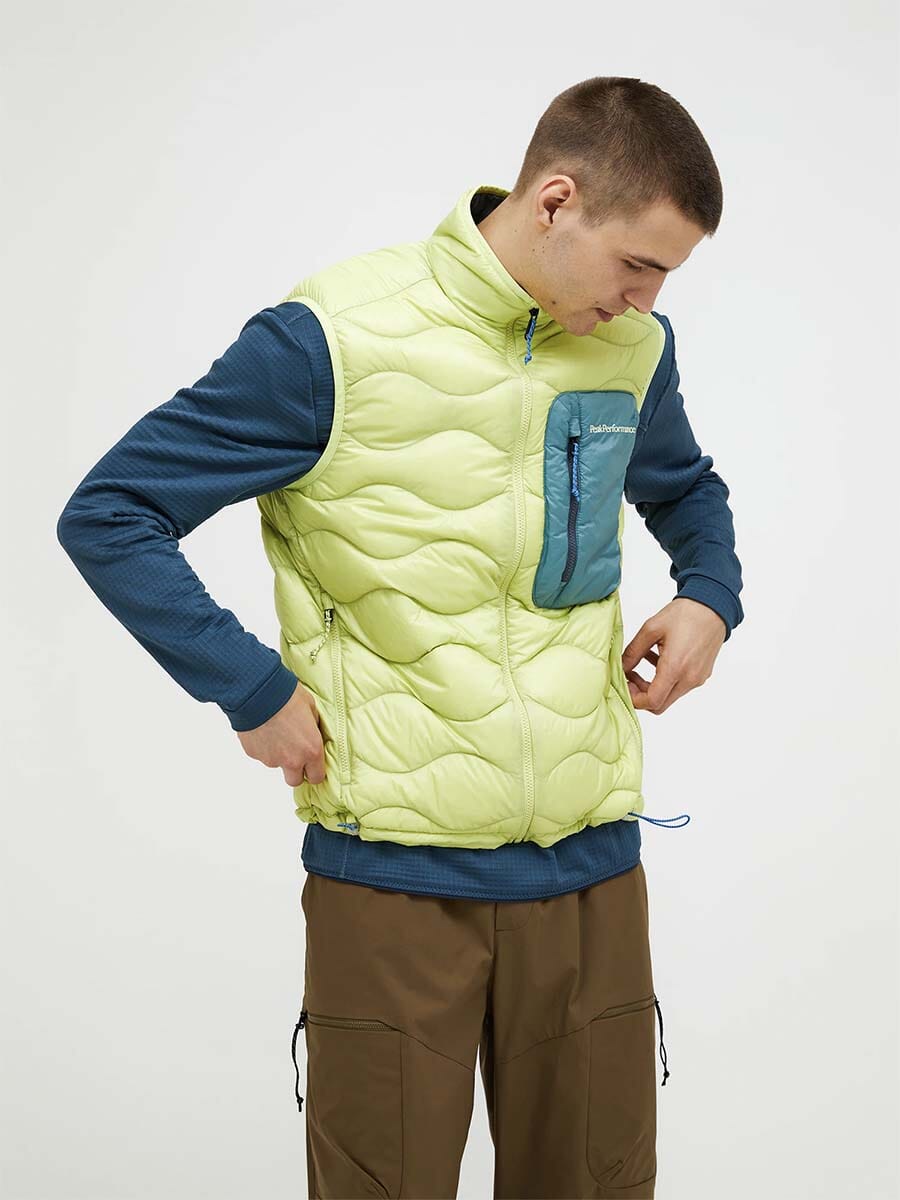 26 Peak Performance - Men's Helium Utility Down Vest Unclassified Peak Performance