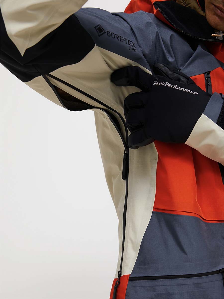 26 Peak Performance - Men's Vertical Gore-Tex Pro Jacket Unclassified Peak Performance