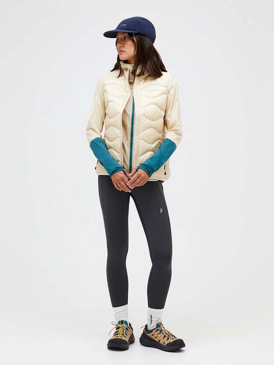 26 Peak Performance - Women's Helium Down Vest Unclassified Peak Performance