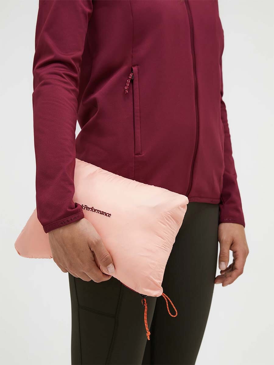 26 Peak Performance - Women's Helium Utility Down Hood Jacket Unclassified Peak Performance