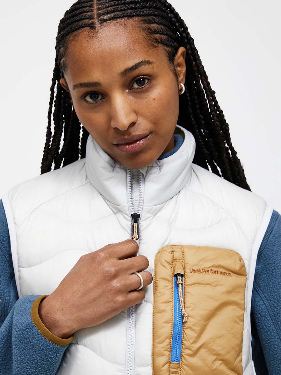 26 Peak Performance - Women's Helium Utility Down Vest Unclassified Peak Performance