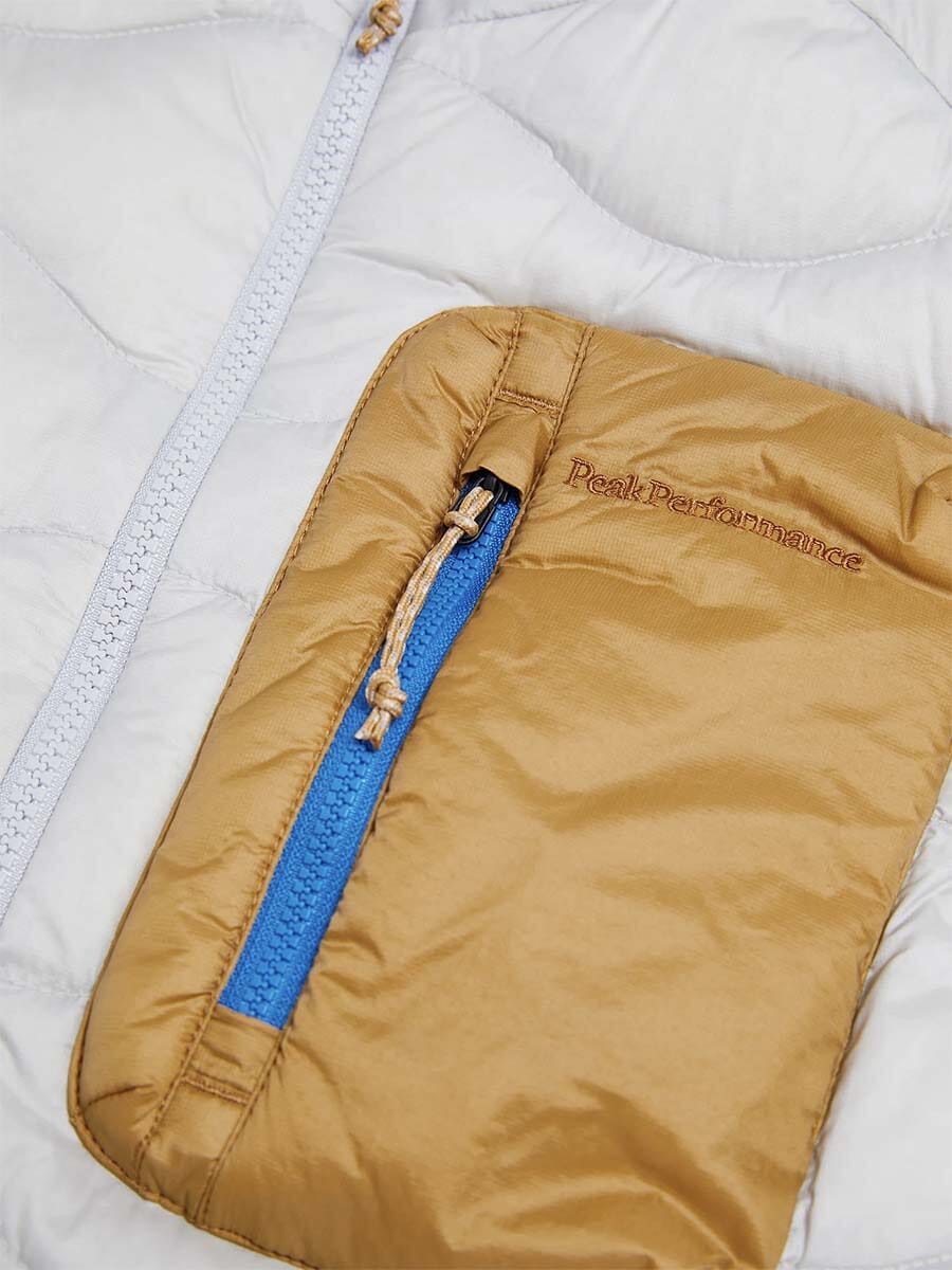 26 Peak Performance - Women's Helium Utility Down Vest Unclassified Peak Performance