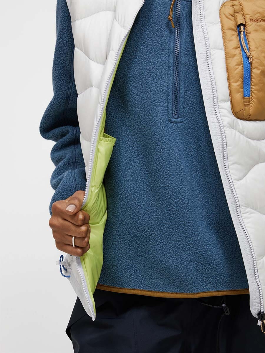 26 Peak Performance - Women's Helium Utility Down Vest Unclassified Peak Performance