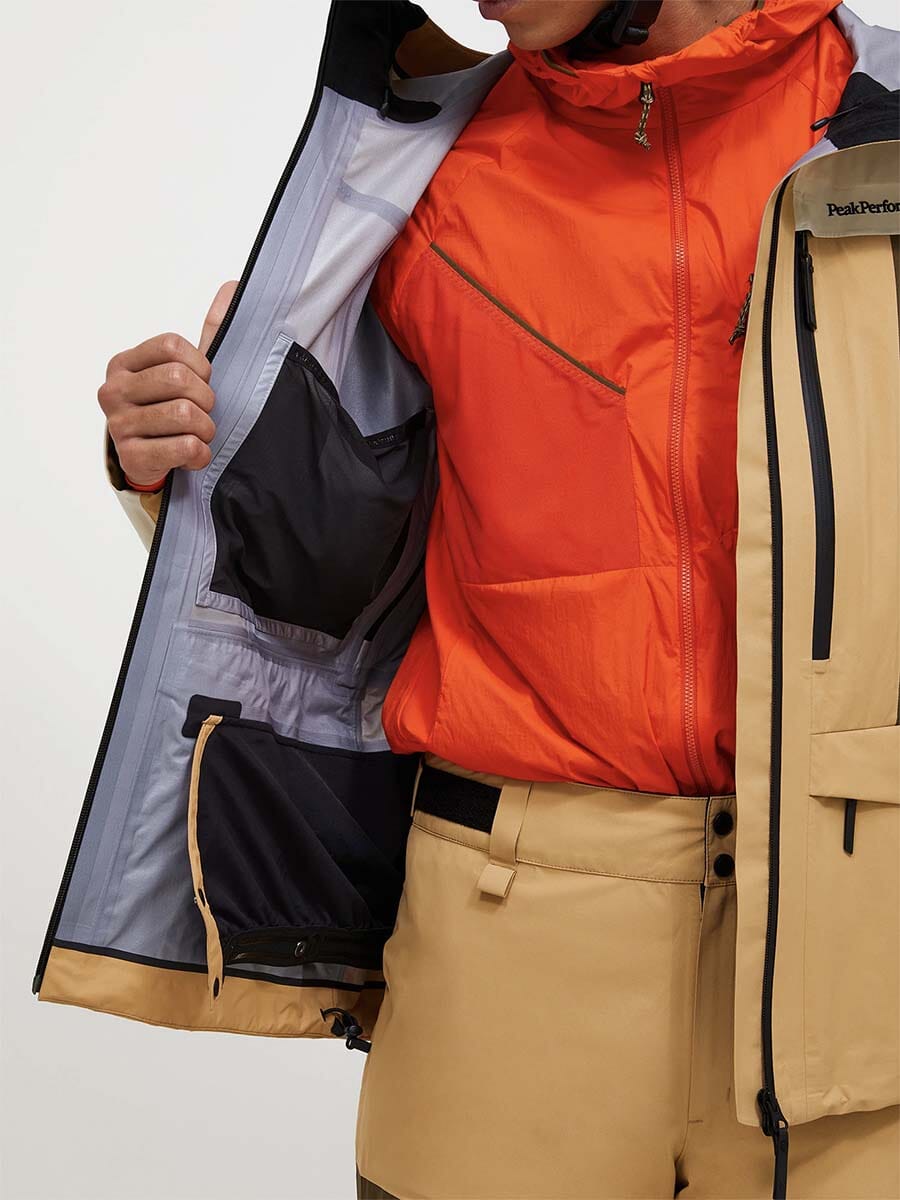 26 Peak Performance - Men's Gravity Gore-Tex 3L Jacket Unclassified Peak Performance 