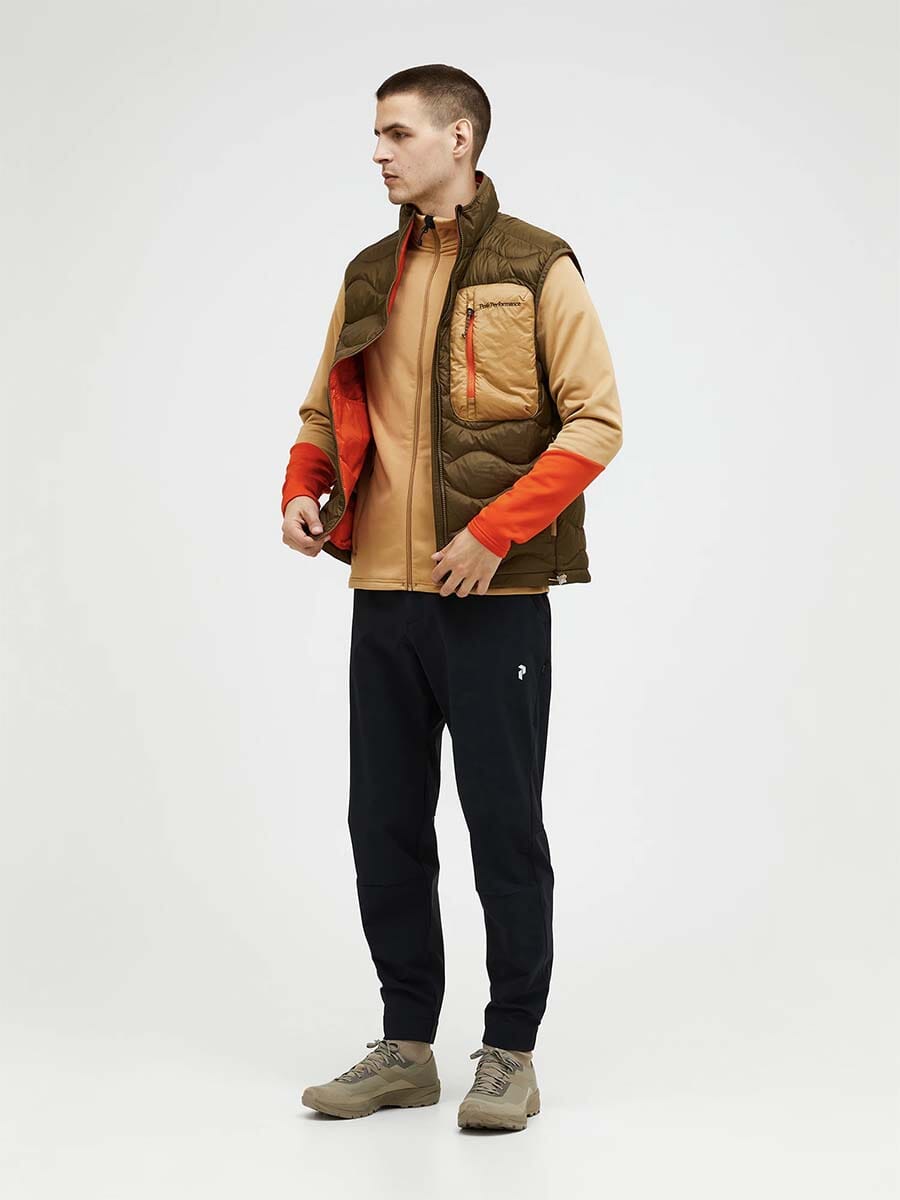 26 Peak Performance - Men's Helium Utility Down Vest Unclassified Peak Performance 