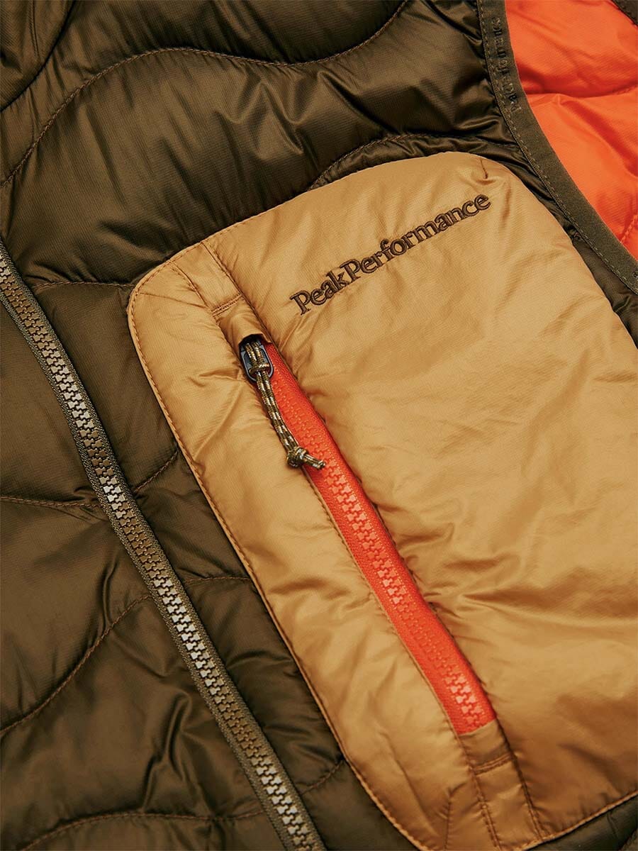 26 Peak Performance - Men's Helium Utility Down Vest Unclassified Peak Performance 