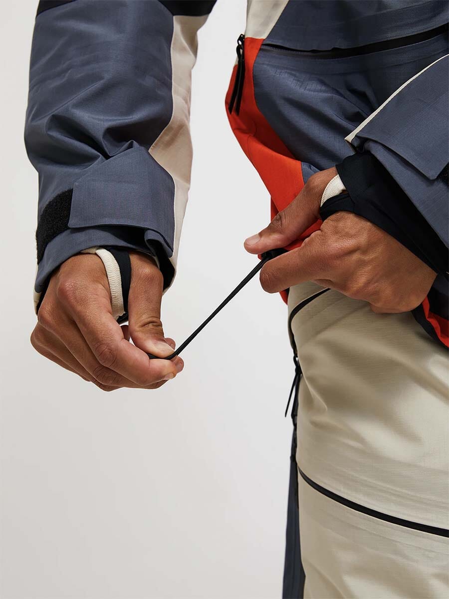 26 Peak Performance - Men's Vertical Gore-Tex Pro Jacket Unclassified Peak Performance 