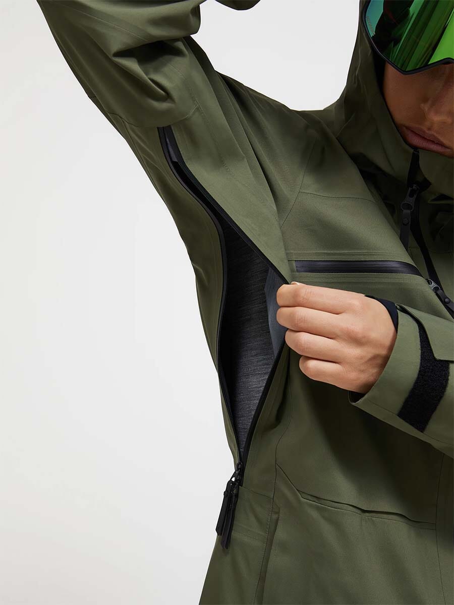 26 Peak Performance - Women's Alpine Gore-Tex 3L Jacket Unclassified Peak Performance 