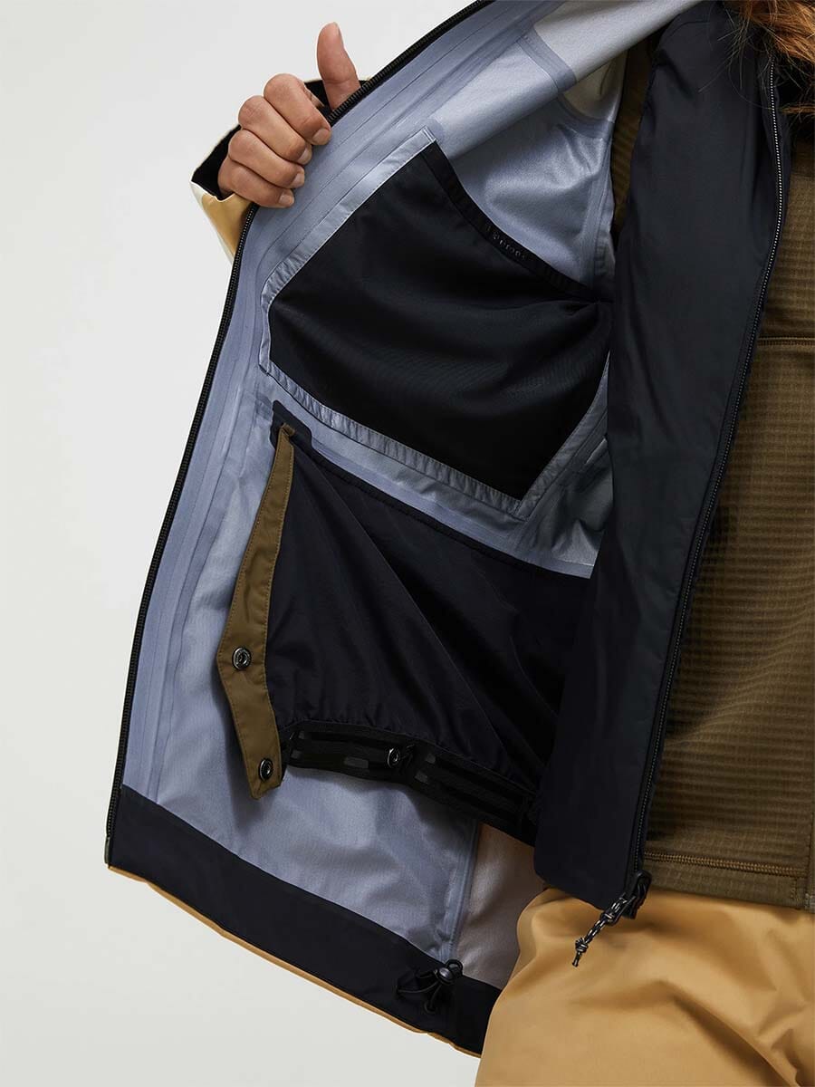 26 Peak Performance - Women's Gravity Gore-Tex 3L Jacket Unclassified Peak Performance 