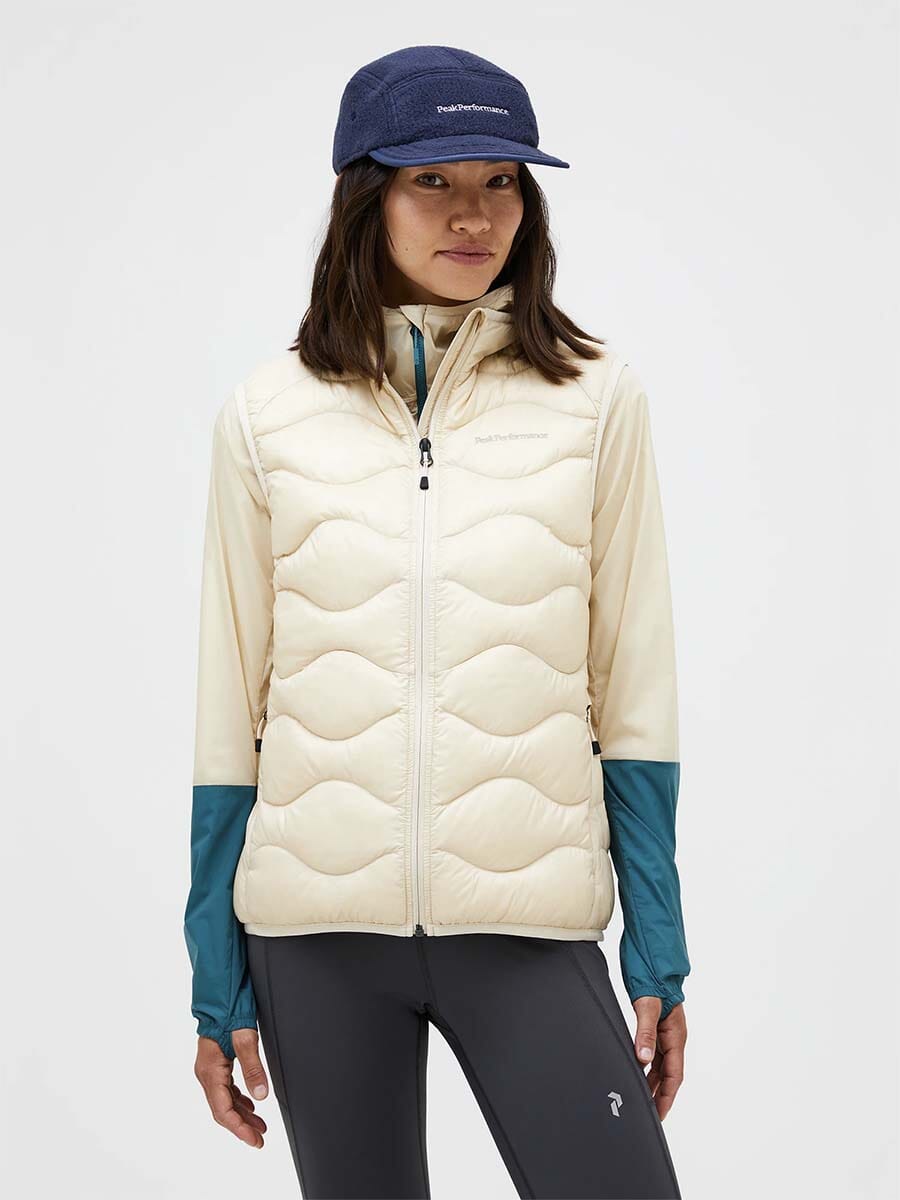 26 Peak Performance - Women's Helium Down Vest Unclassified Peak Performance 