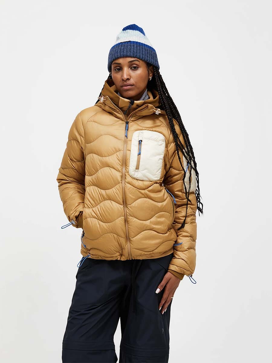 26 Peak Performance - Women's Helium Utility Down Hood Jacket Unclassified Peak Performance 