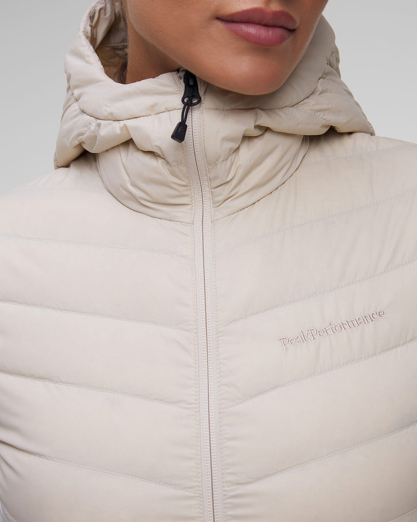 Women's Frost Down Hybrid Hood Jacket Lightweight Jackets Peak Performance 